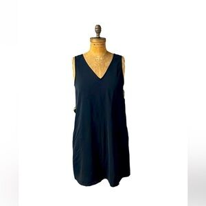 size Medium black Halogen v-neck dress